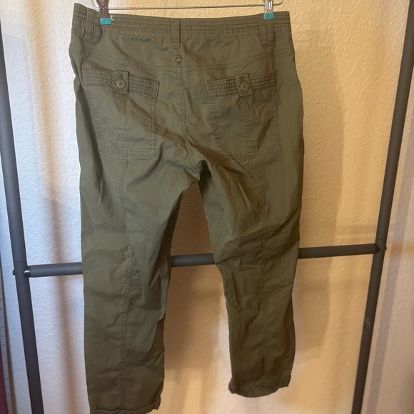 PRANA Pants Capri Cargo Outdoor Women’s Pant Size 10. Army Green. See note. - Picture 3 of 13